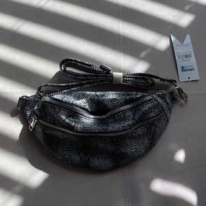 Cruise Club snake skin Fanny pack